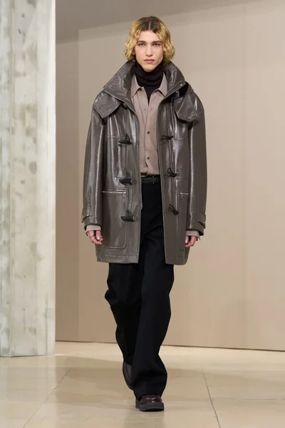 Look 25